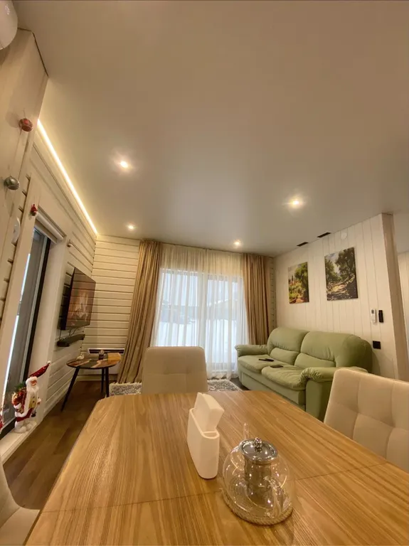 Коттедж Дом с видом на озеро и фруктовый сад — Луга