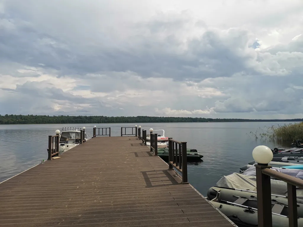 Новый современный стильный дом у озера Суходолье