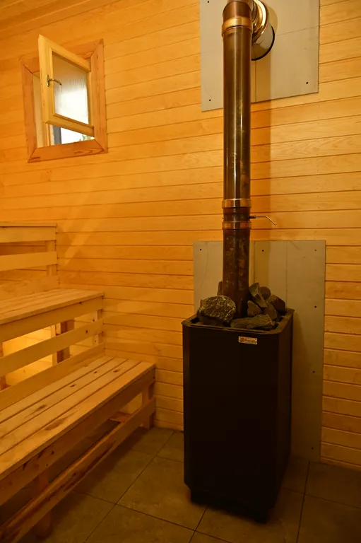 Дом с баней на дровах, банным чаном и большой гостиной