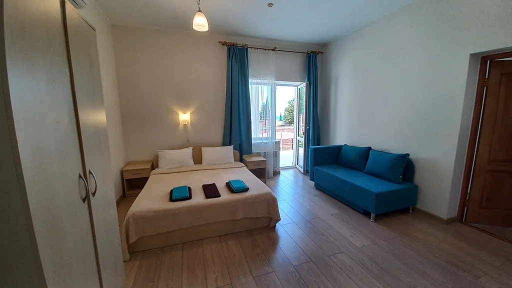 Две смежные комнаты с санузлом для четырёх человек