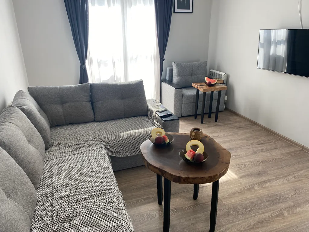 Квартира с видом на можжевеловую рощу и море