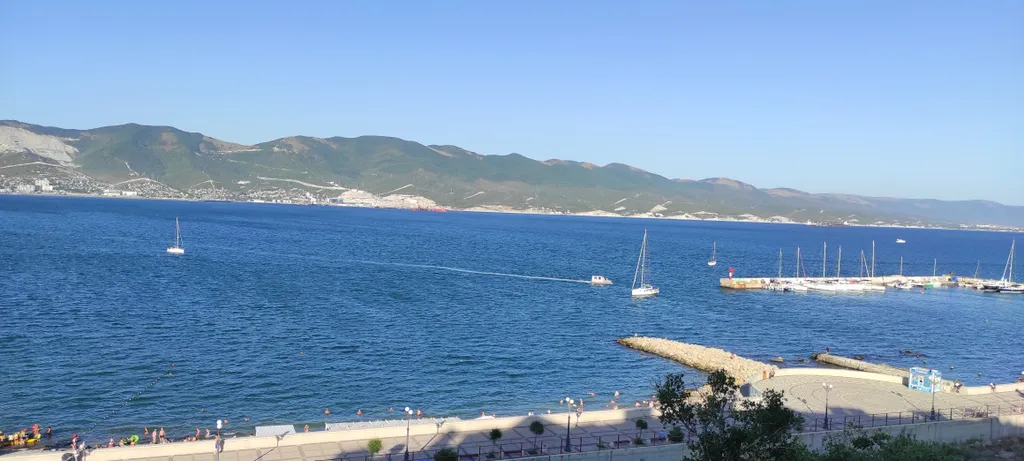 Современная 2-я большая квартира прямо на набережной с пляжем у дома