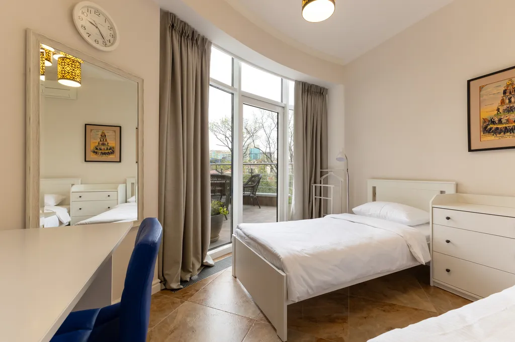 С двумя спальнями и террасой