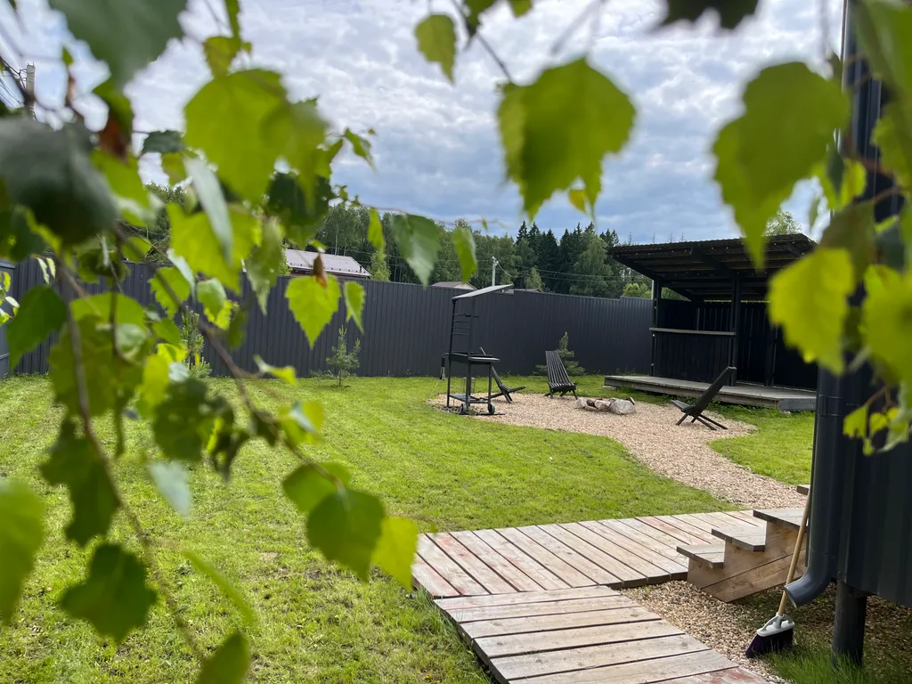 Стильный Барнхаус в окружении леса с сауной и сибирским банным чаном