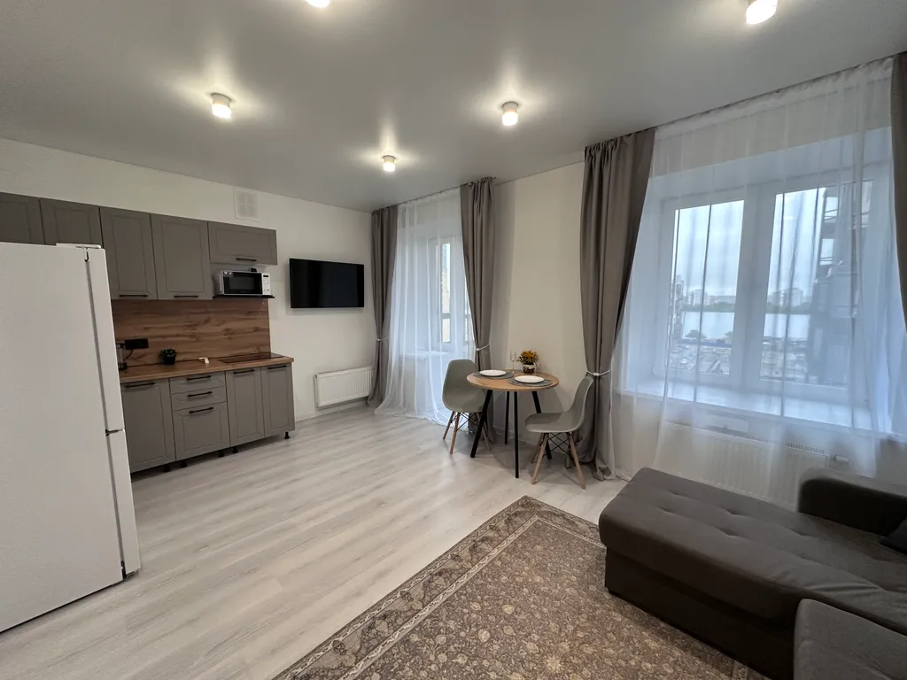 Уютная квартира в центре города, с красивым видом на озеро и двор