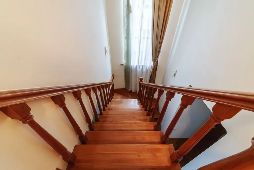 Загородный дом с бассейном и бильярдной