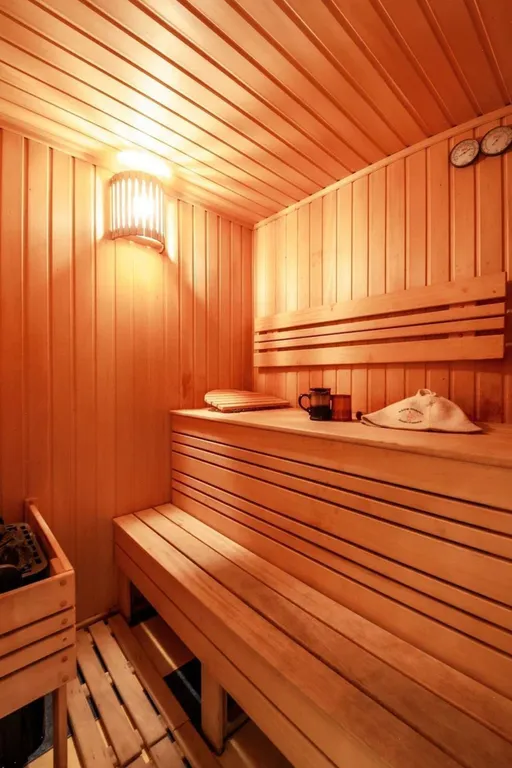 Дом с бассейном и сауной