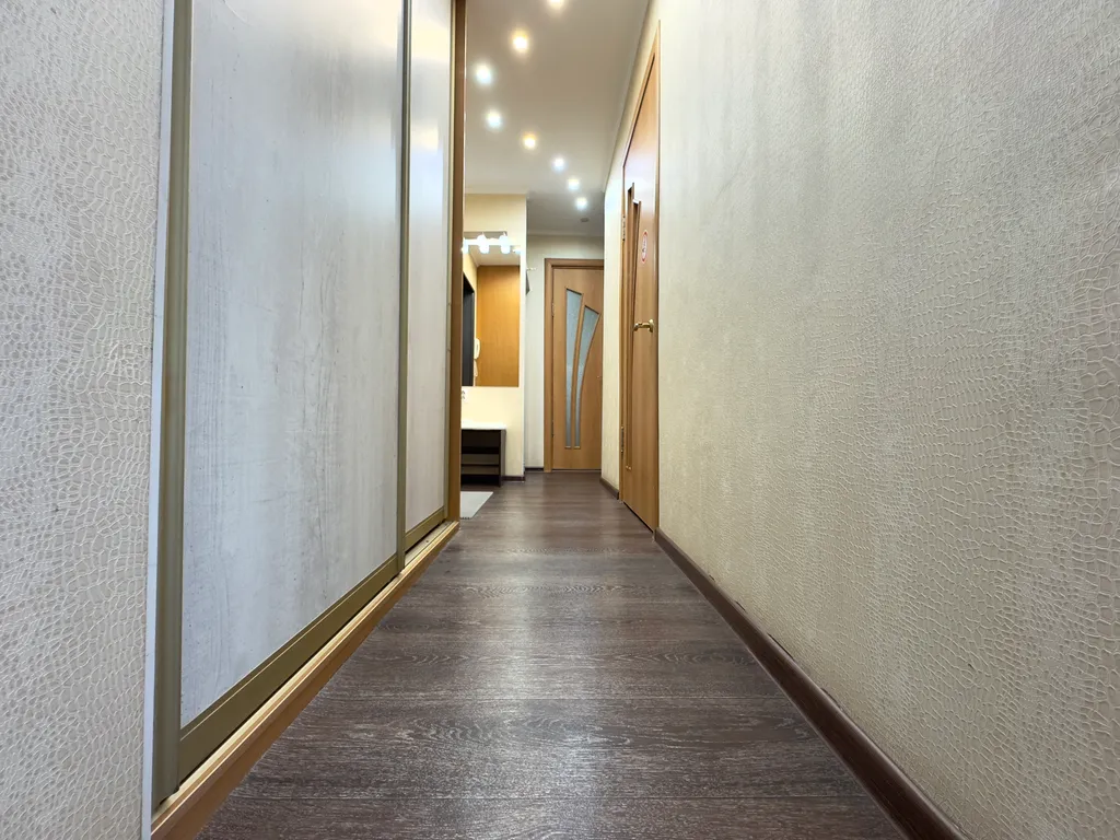 Люксовая двухкомнатная с авторским освещением