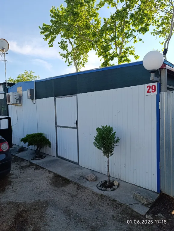 Домик на море