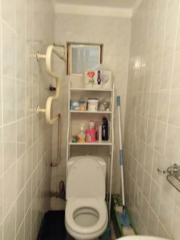 Первый этаж дома с отдельным входом и небольшим двориком