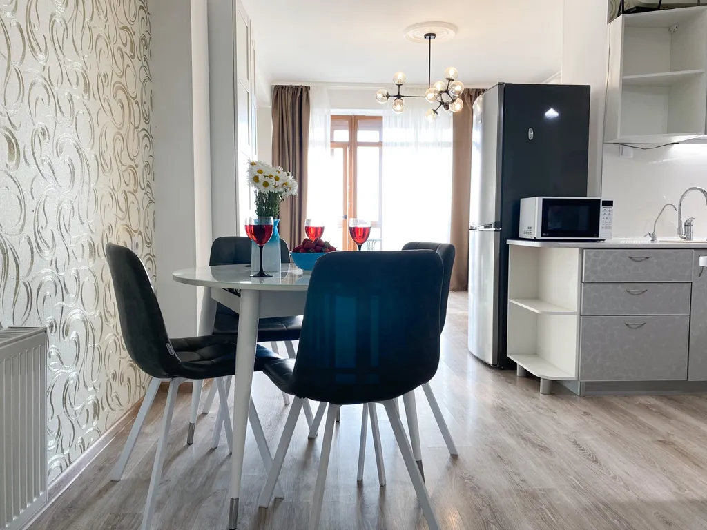 2-комнатные видовые апартаменты с бассейном у моря