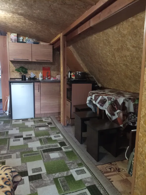 Курортная зона,центр,на берегу речки,в тихом месте,домик 2 этаж