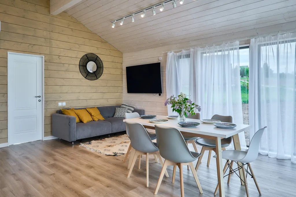 Дом с видом на пруд