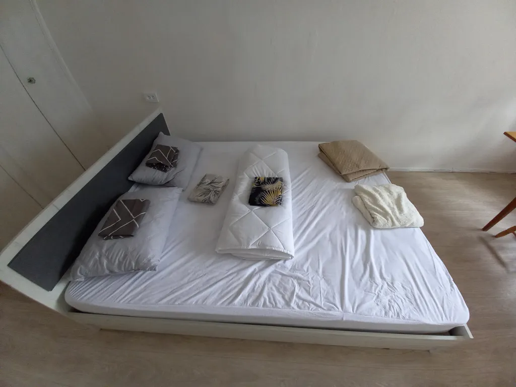 Двухкомнатная в центре, красивый вид на город и море