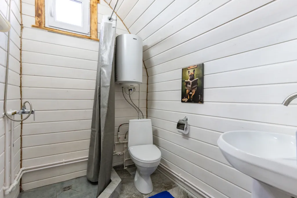 Уютный домик на опушке леса