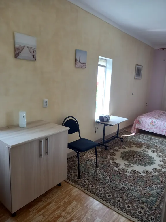 Уютная комната с видом на море