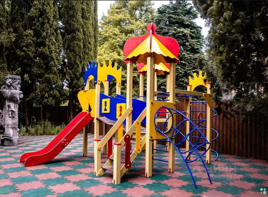 Квартира у моря с балконом и бассейном