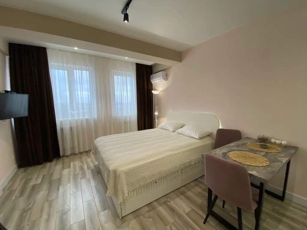 Уютная студия с видом на город