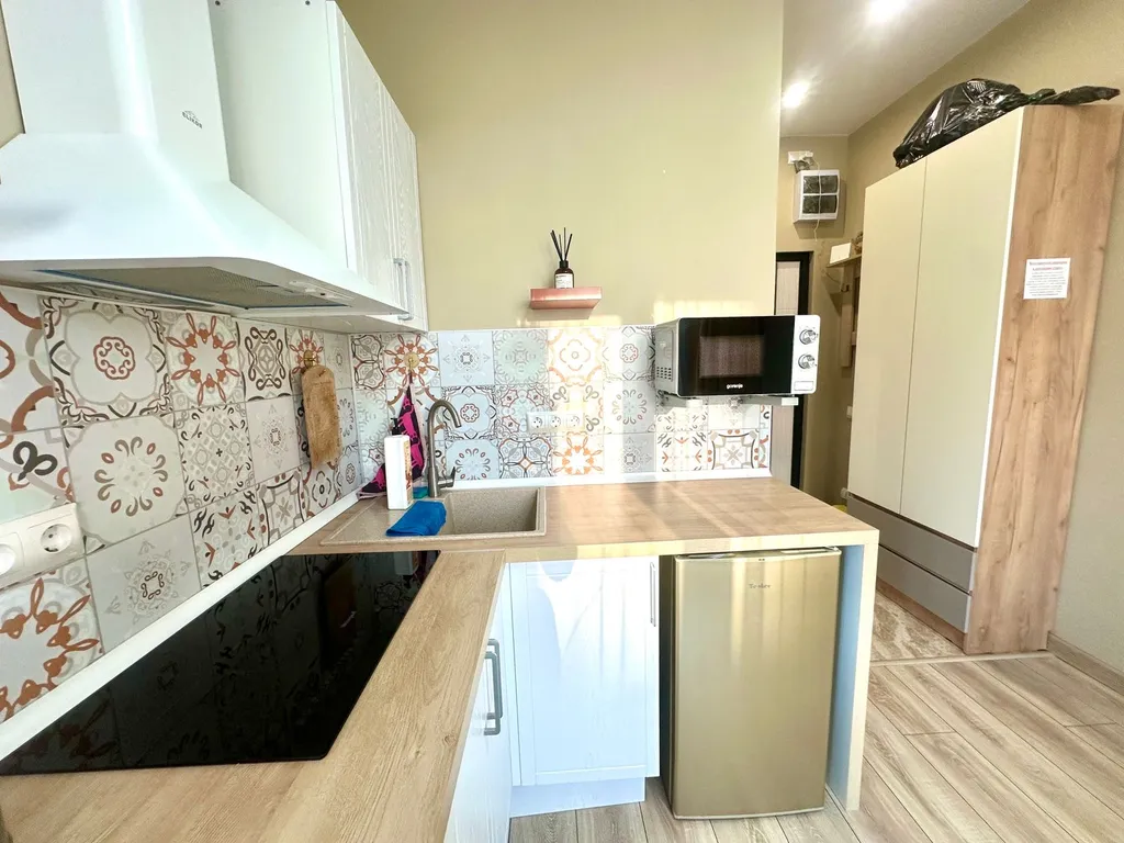 Апартамент с двумя окнами в топовой локации рядом с морем