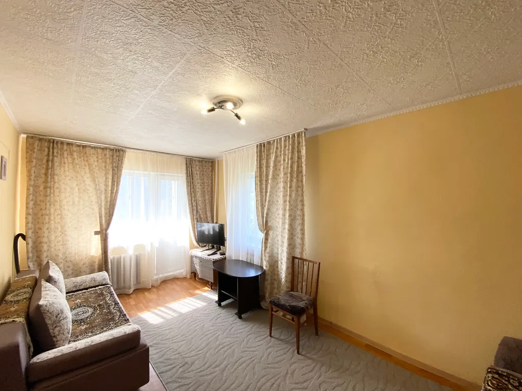 Удобная, уютная квартира в центре нефтянников — аренда посуточно в Омск