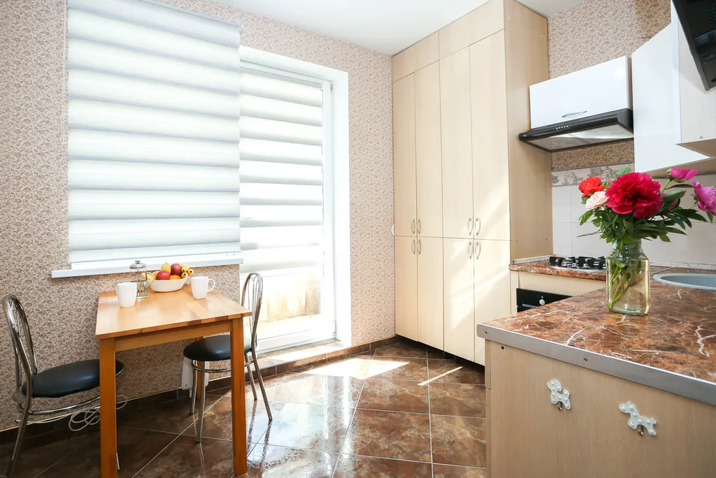 Светлая двухкомнатная квартира в тихом зелёном районе