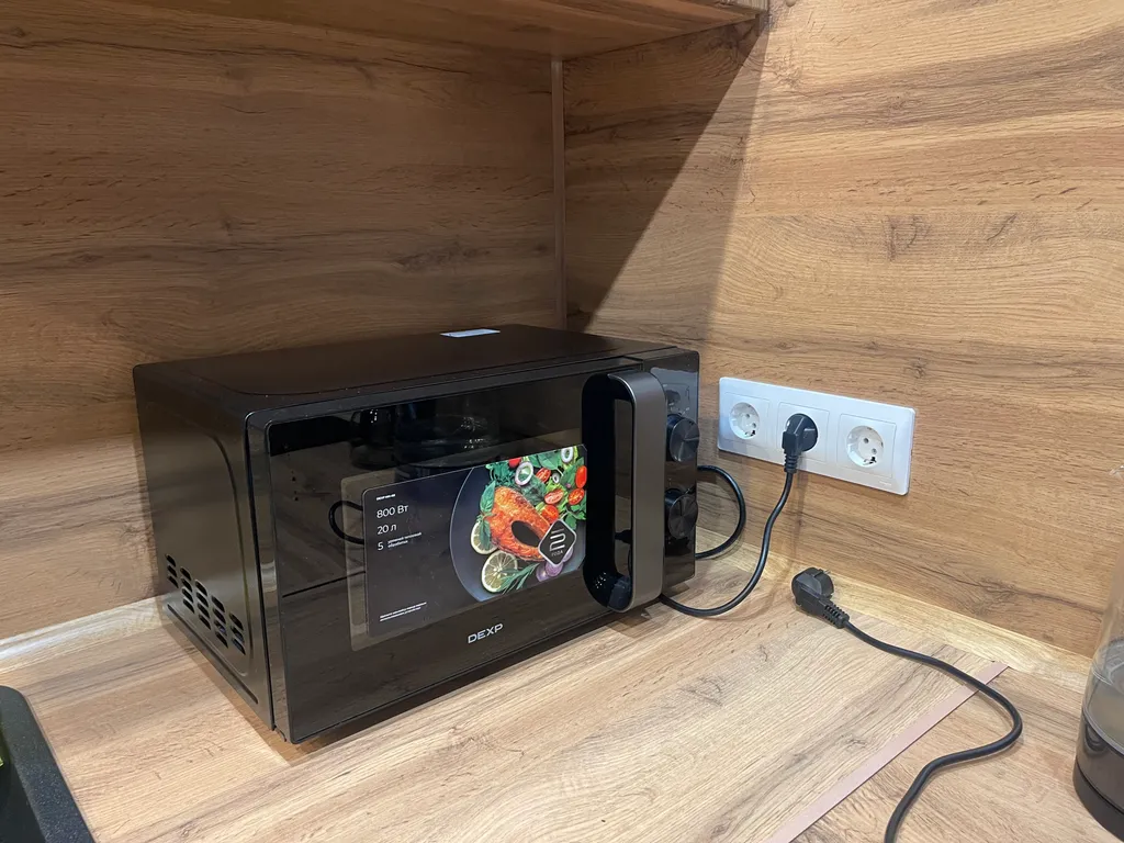 Уютный современный дом в лесу