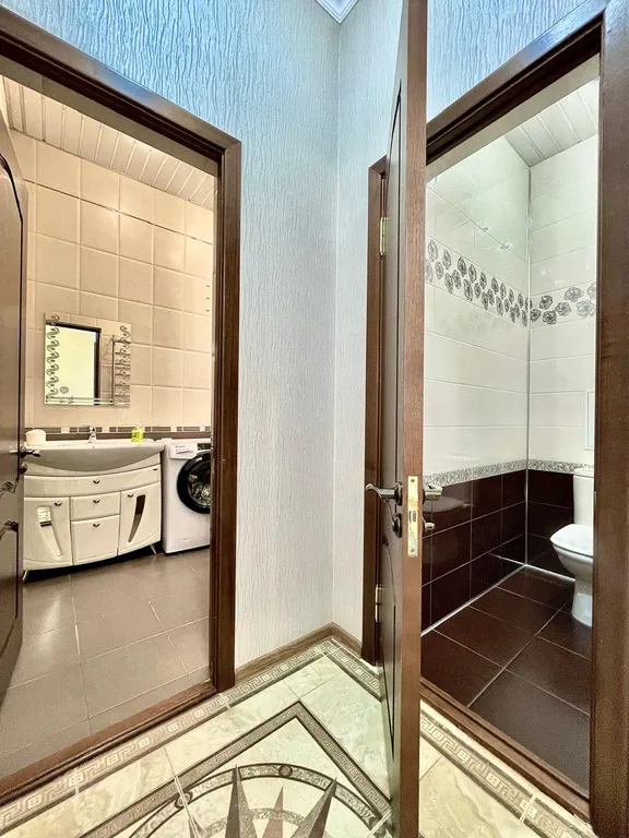 Огромный дом для большой семьи Лоза винограда