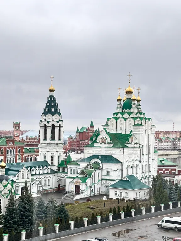 Видовая семейная двушка с детской комнатой