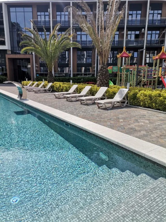 Студия с бассейном у моря