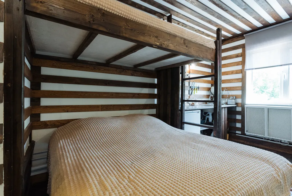 Бунгало на берегу озера в границе леса