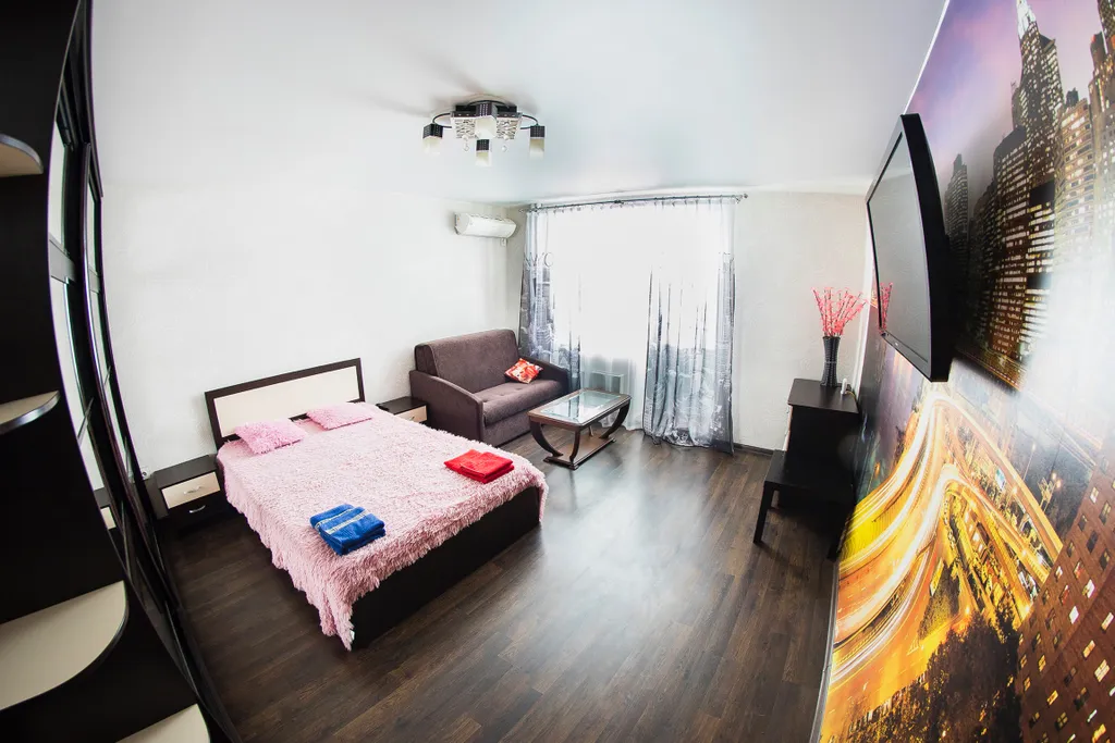 Апартаменты возле ТЦ Триумф с балконом