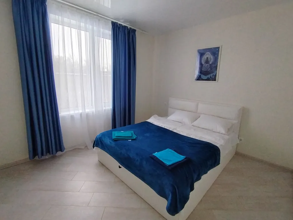 Уютный дом у реки