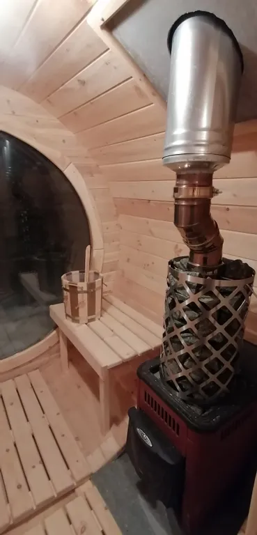 Дом с панорамными окнами на участке 10 соток