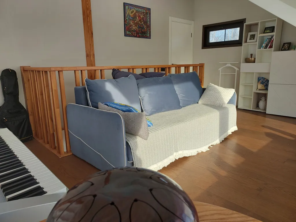 Светлый дом у озера c баней