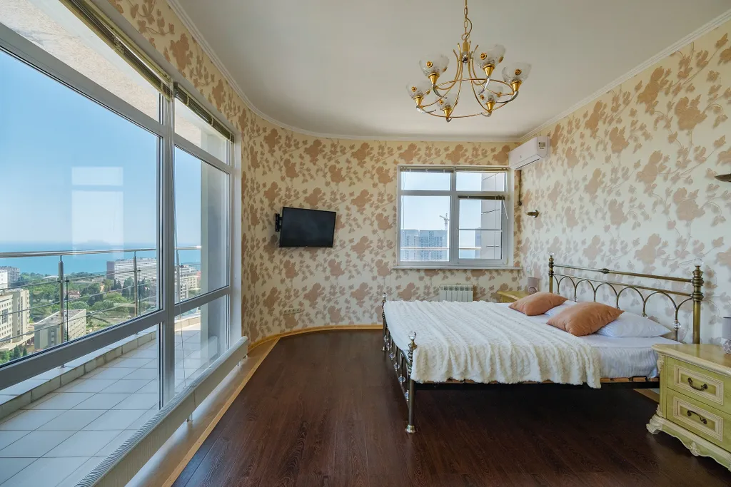 Видовая квартира с сауной и джакузи в центре