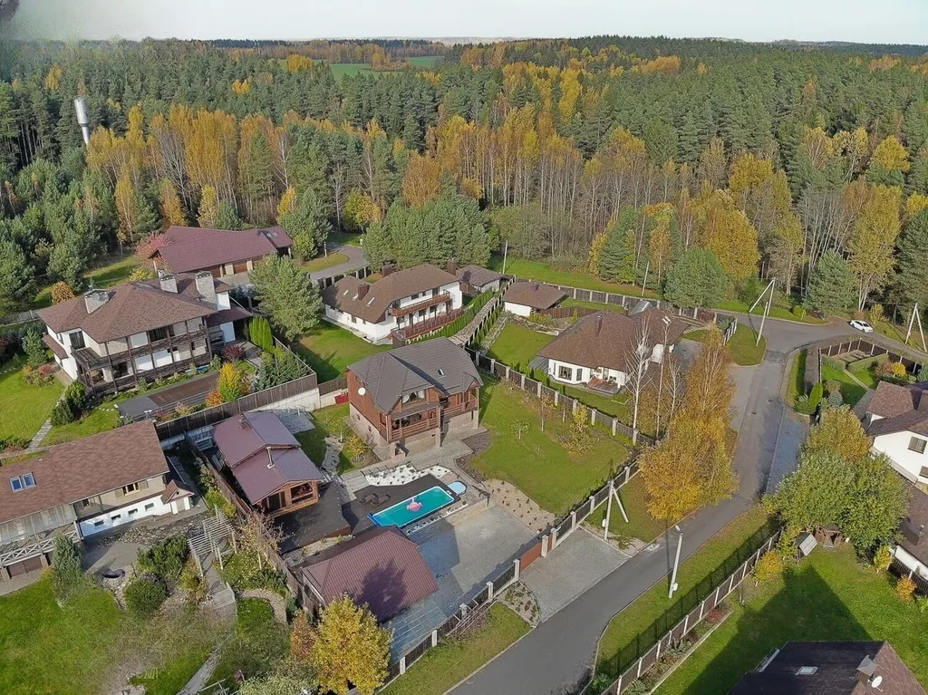 Элитный коттедж с бассейном и спа на берегу озера в живописном месте