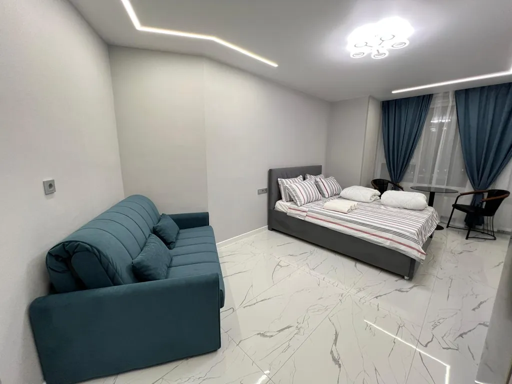 Прекрасная студия с видом на реку и город