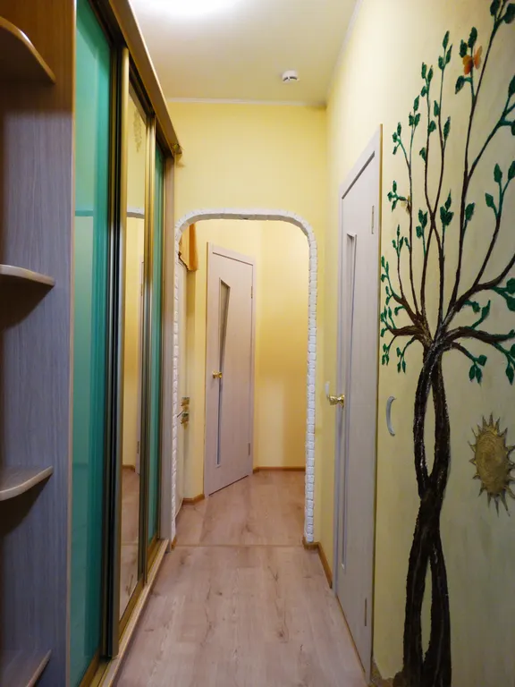 Светлая квартира у парка с рекой +