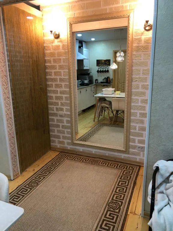 Уютная двухкомнатная квартира в центре Пицунды