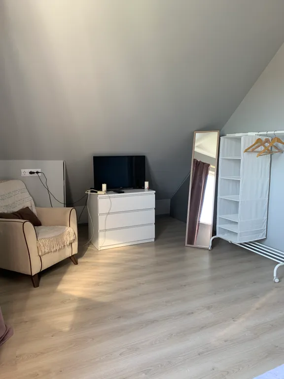 Коттедж Коттедж Уютное жильё на мансардном этаже в центральном районе города — Сочи