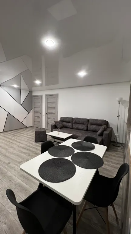 Трехкомнатная квартира с хорошим ремонтом и видом