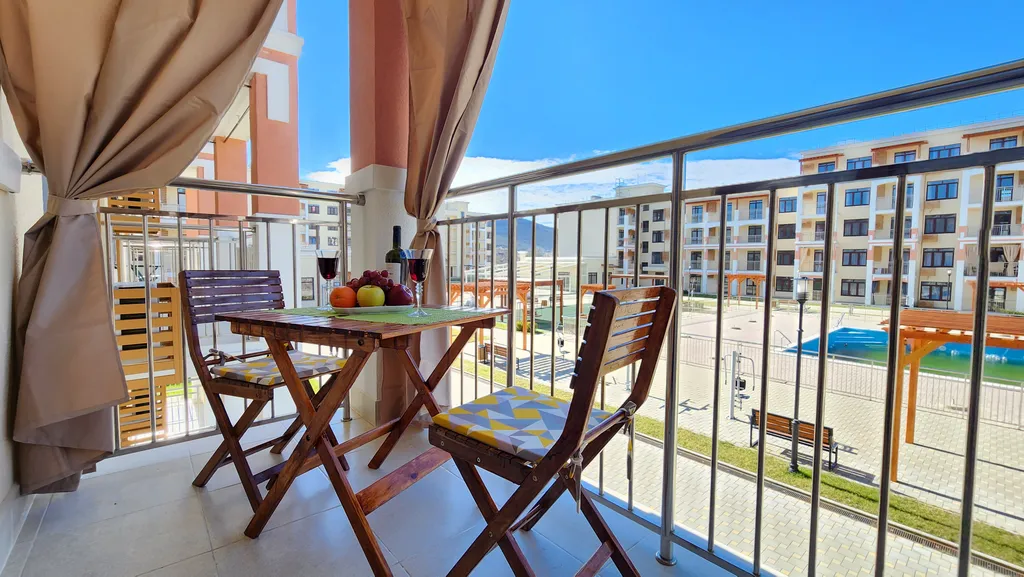 Уютная студия с видом на бассеин