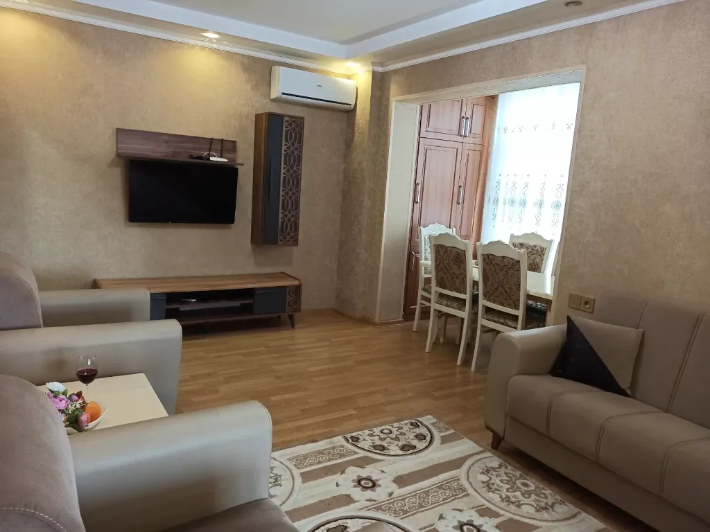 Квартира в 1 минуте от метро Кара Караева