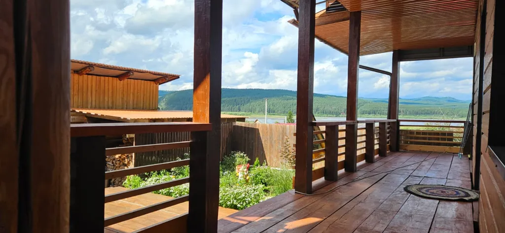 Дом с видом на горы и лес
