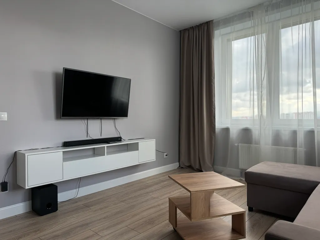 Светлая и уютная квартира рядом с СФУ