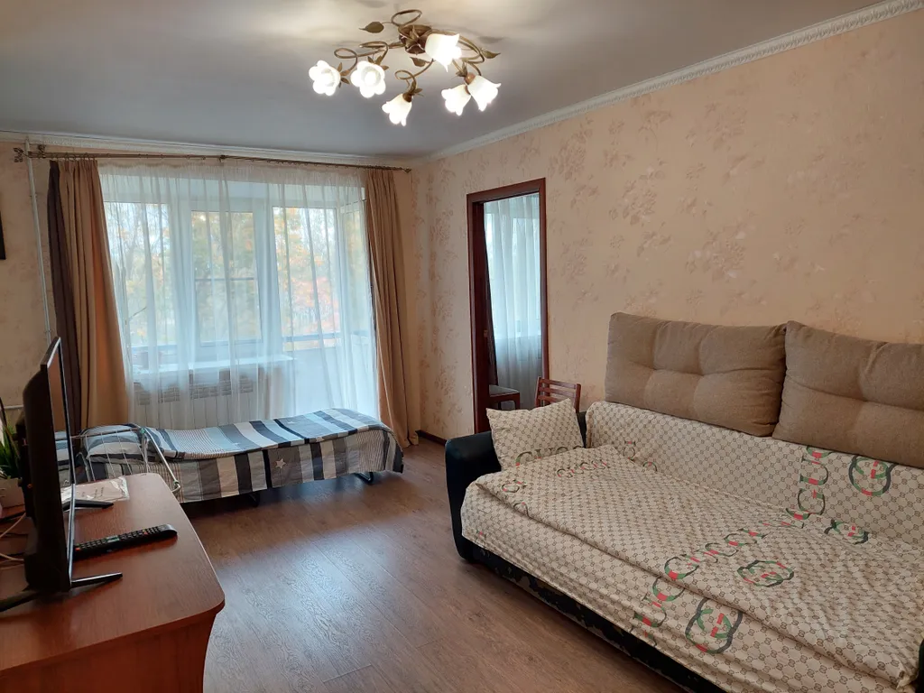 Двушка с планировкой трёшки. Микрорайон