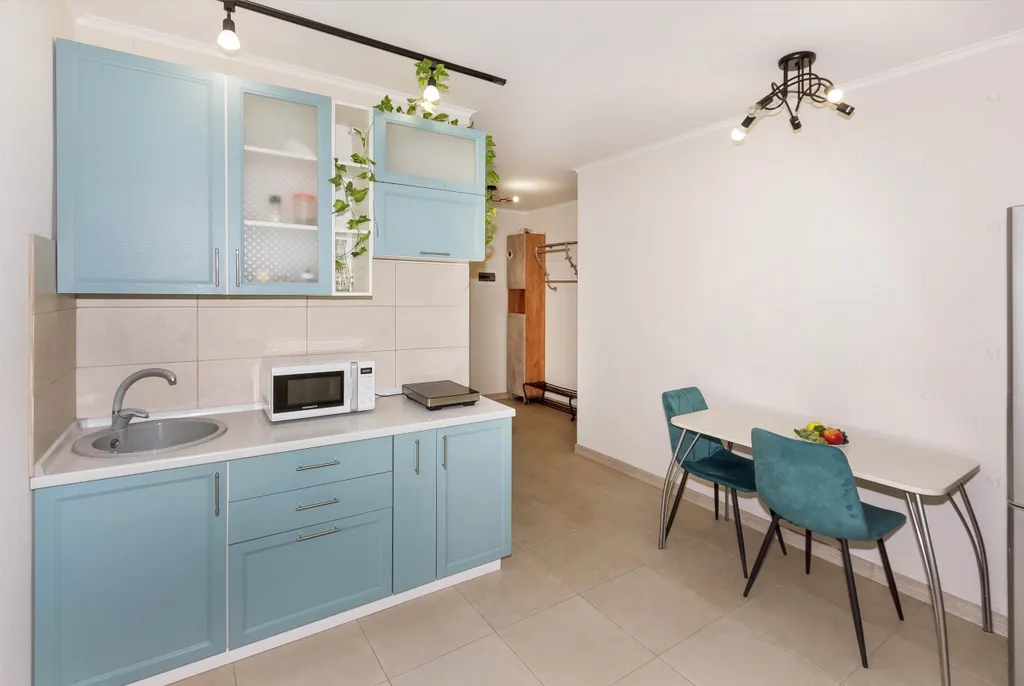 Светлая квартира с видом на рощу