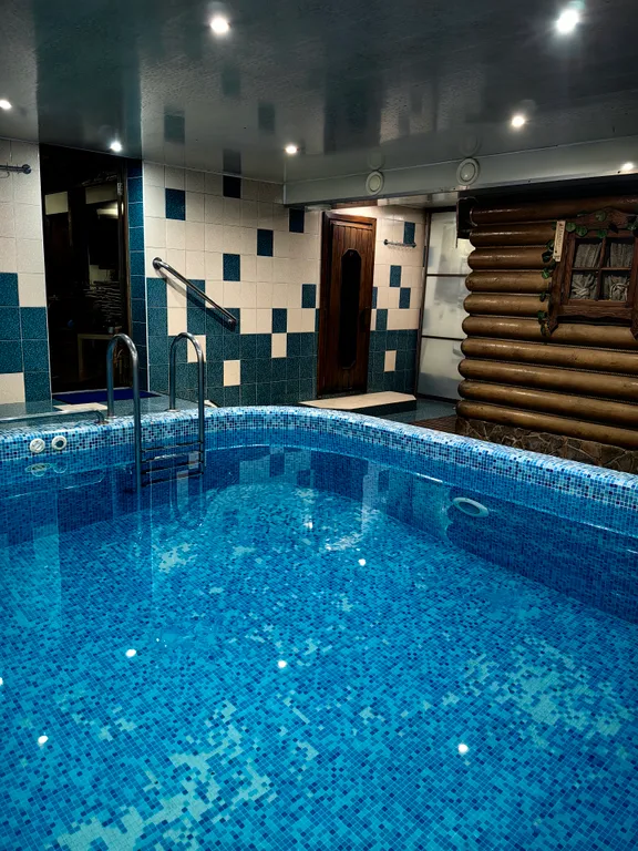 Атмосферный коттедж с дровяной баней и большим бассейном