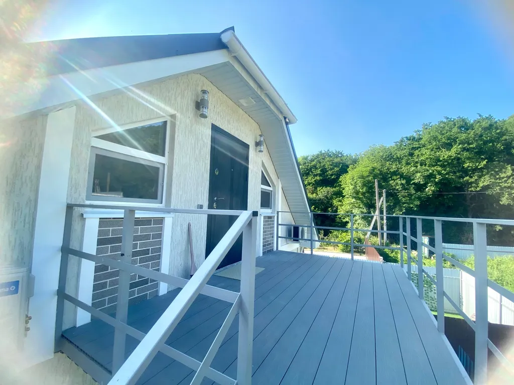 Коттедж Дом с бассейном и своей территорией — Бжид