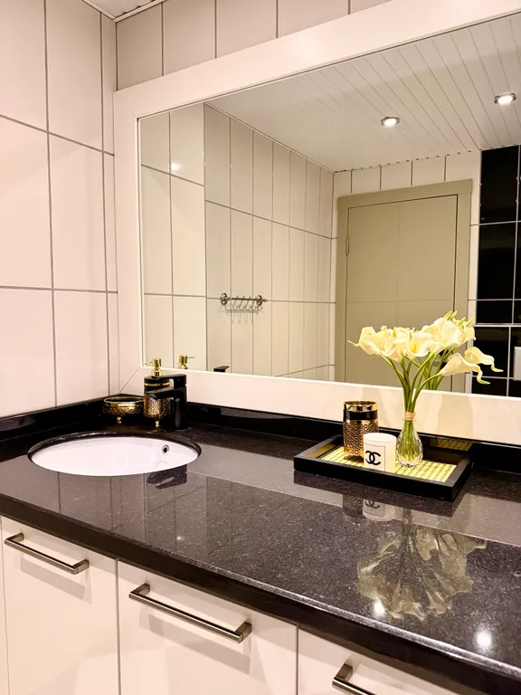 Двухуровневые апартаменты с видом на море и горы